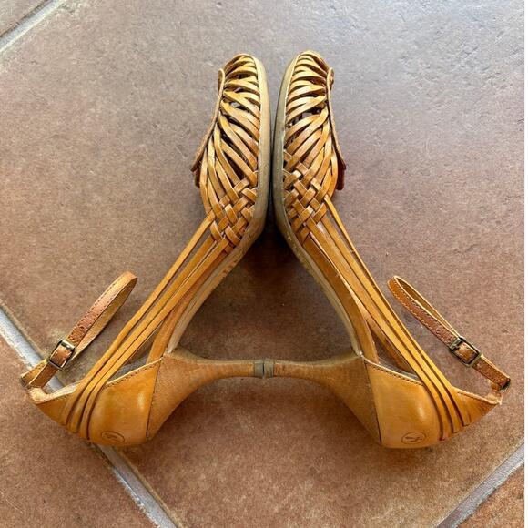 Bronx "Pilar" Huarache Inspired Tooled Leather Ankle Strap Mid-Heels size 7.5 - Picture 8 of 15